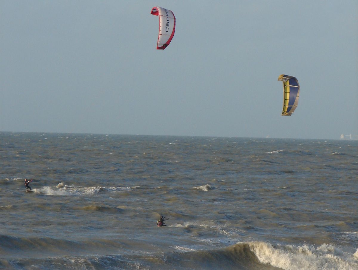Kitesurfers | © VLIZ, Nathalie De Hauwere